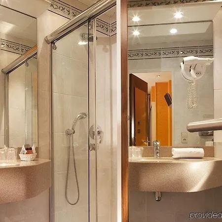 Cécilia Hotel 3*