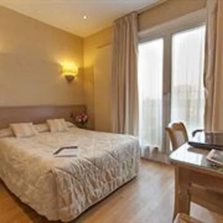 Cecilia 3* Parijs