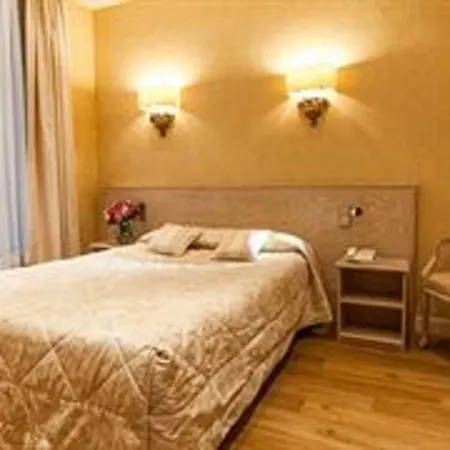 Cecilia 3*